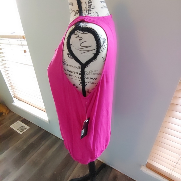 NWT a.n.a Adventure Pink V-Neck Tank Top. - Picture 2 of 7